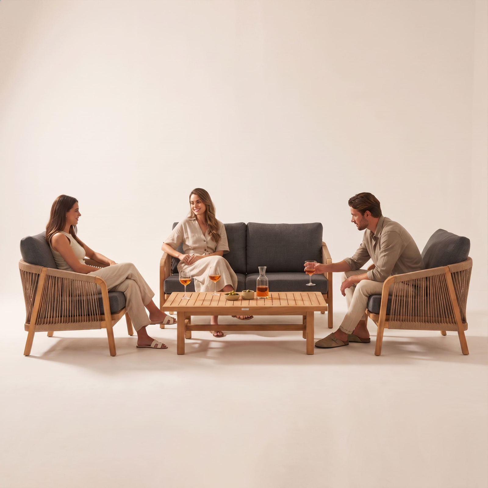 7082.0x1600 Laynj-zona LEONOREN s dvyhmestnim divanom kypit v Moskve | Ideal Patio Laynj zona LEONOREN s dvyhmestnim divanom i pletenim roypom, Laynj zoni Лаунж зона ЛЕОНОРЕН с двухместным диваном и плетеным роупом