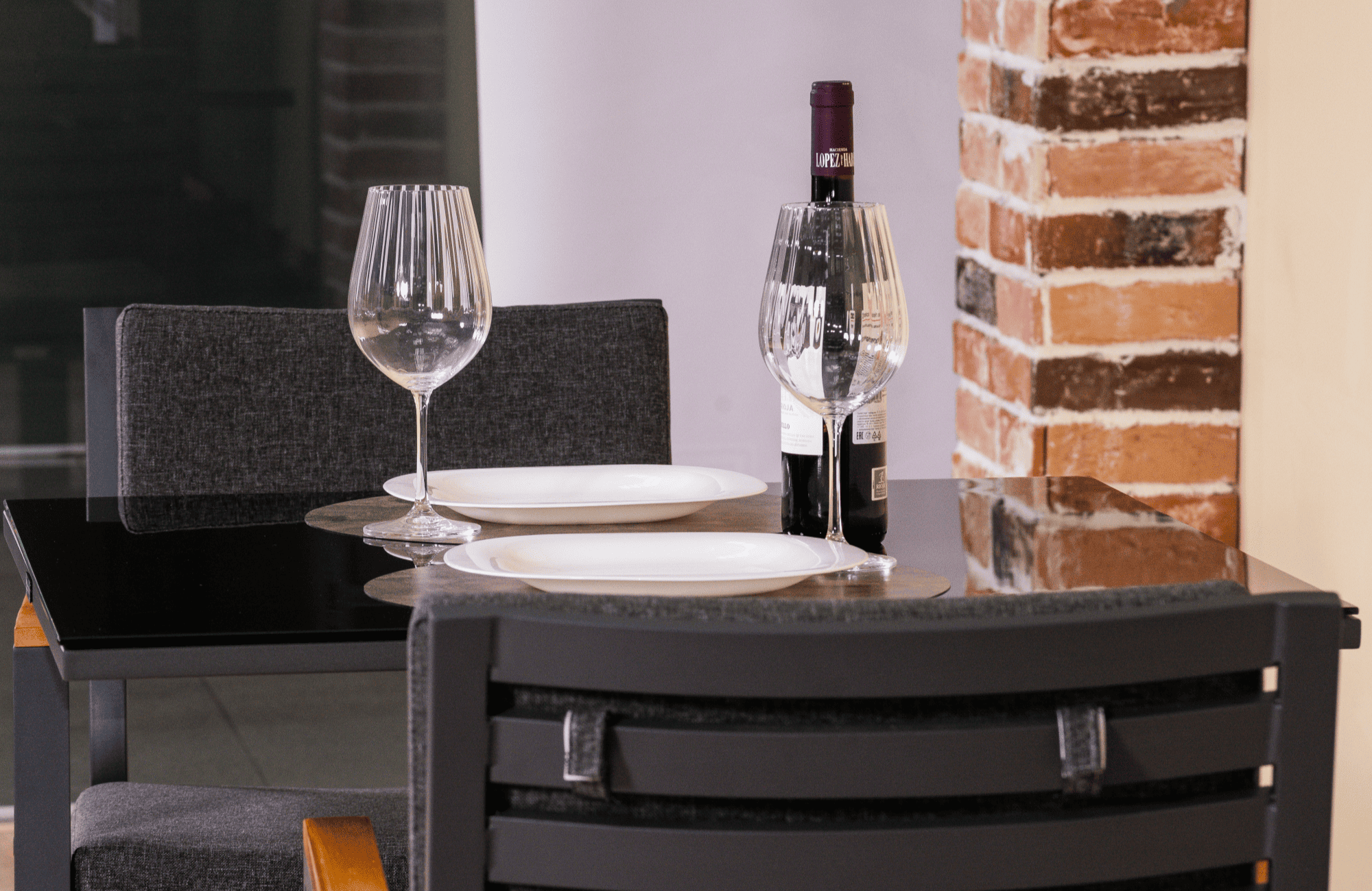 6912.0x1600 Kypit stol obedennii KANA karbon 80x80 sm (1 nojka) - terrasnaya mebel v Moskve | Ideal Patio Stol obedennii KANA aluminii, steklo 80x80 sm (1 nojka), Stoli Стол обеденный КАНА алюминий, стекло 80x80 см (1 ножка)